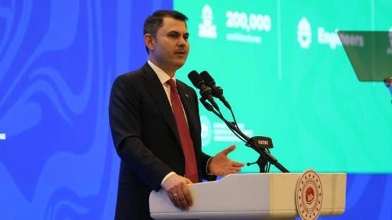 وزير البيئة التركي يلتقي رجال الأعمال في لندن لتعزيز التعاون المناخي