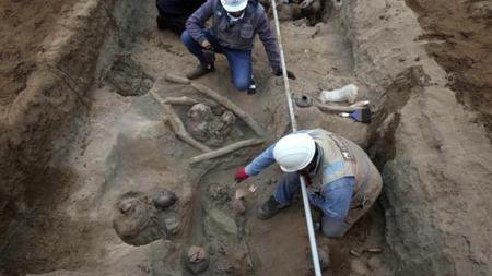 العثور على 8 مومياوات أثناء حفر خط أنابيب الغاز الطبيعي في بيرو