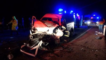 مصرع شخصين وإصابة آخرين في حادث سير مروع بمدينة تركية