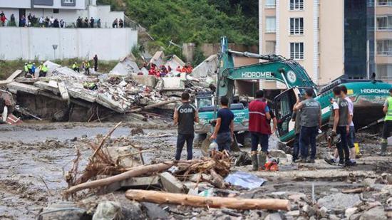 البحث عن 34 شخص مفقود في كارثة الفيضانات غرب البحر الأسود