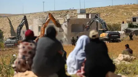 الاحتلال الإسرائيلي يهدم منازل فلسطينية بالضفة الغربية
