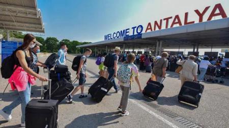 عدد السائحين القادمين إلى أنطاليا  جواً يتجاوز 7 ملايين