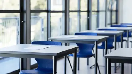 بريطانيا تُصدر إنذار حرارة في المدارس مع توقف التعليم في بعض الفصول