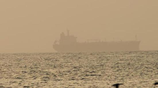 إيران تضبط سفينة تحمل "وقوداً مهرباً" في الخليج العربي