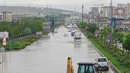 الأمطار الغزيرة تسبب فيضانات في العاصمة التركية أنقرة