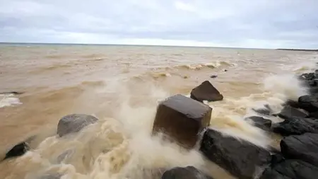 الأرصاد التركية تحذر من عاصفة قوية في البحر الأسود