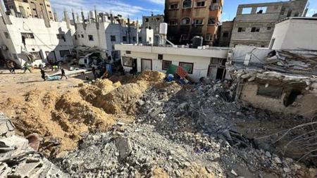 " كارثة إنسانية في غزة" الاحتلال يدفن عشرات الجرحى والنازحين والمرضى أحياءًا