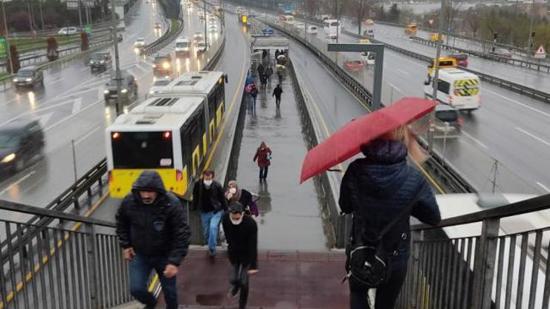 طقس اسطنبول ..  أجواء باردة وزخات غزيرة من الأمطار  اليوم
