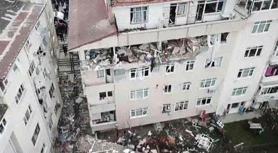 انفجار قوي يهز أحد مباني منطقة أسكودار بإسطنبول