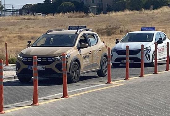 مرحلة جديدة في امتحانات القيادة التركية: المرشحون سيختبَرون في حركة مرور فعلية