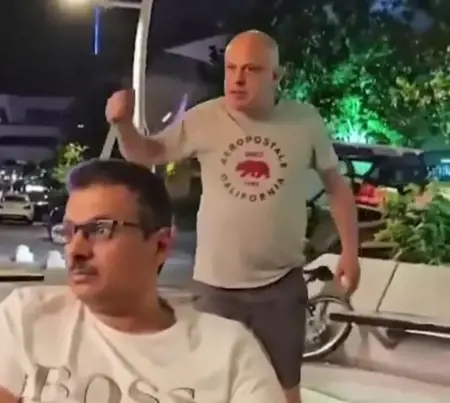 تركي يهدد رجلي أعمال سعوديين سائحين بسكين في اسطنبول