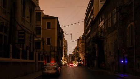 شبكة الكهرباء تنفصل بشكل كامل في لبنان .. و البلاد تدخل في العتمة