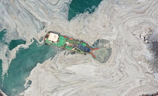 وزير البيئة التركي يكشف حصيلة حملة تنظيف بحر مرمرة