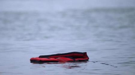 انتشال جثتين  بعد غرق قارب يقل مهاجرين غير شرعيين في شمال لبنان