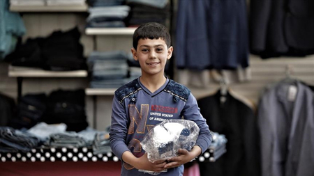 الهلال التركي يشرع بتوزيع كسوة العيد لـ 100 ألف سوري