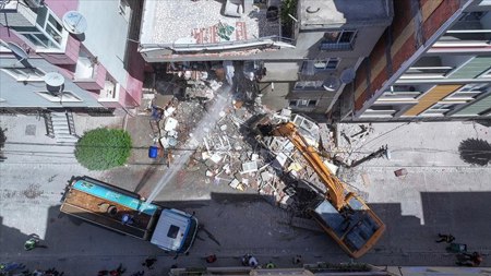  انهيار مبنى بشكل جزئي في إسطنبول