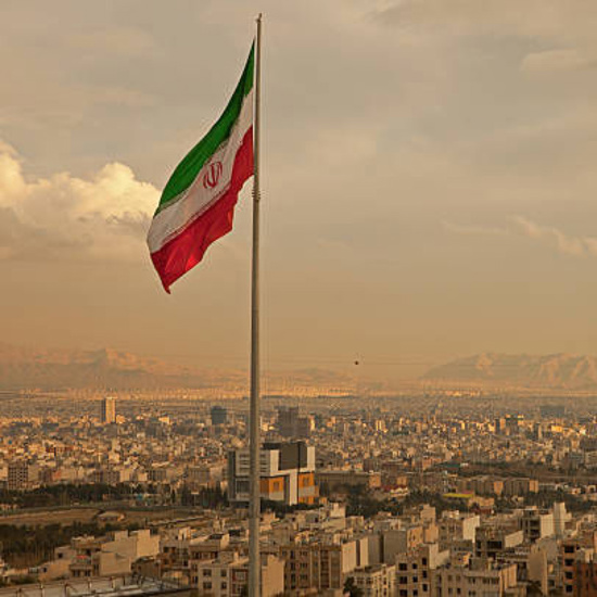 طهران تهدّد برد فعلٍ اقتصاديّ إذا زادت الضغوط الأمريكية معاناة الإيرانيّين