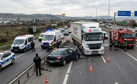 حادث مروع في تركيا.. مصرع 3 أشخاص بينهم طفل وإصابة 5 آخرين