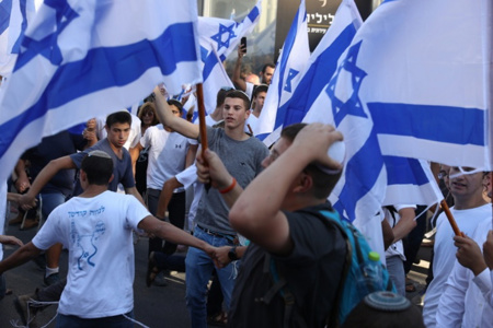 فلسطين: انطلاق "مسيرة الأعلام" الصهيونية تجاه باب العمود بالقدس الشريف