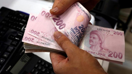 الليرة التركية تقارب حافة الـ 29 مقابل الدولار