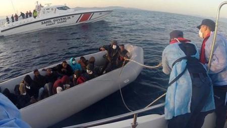 إنقاذ 21 مهاجرا غير نظامي قبالة سواحل إزمير