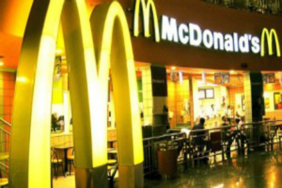 سلسلة مطاعم ماكدونالدز تغلق مؤقتا فروعها الـ850 في روسيا