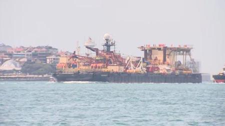 وزير الطاقة التركي: السفينة المكلفة بمد أنابيب الغاز تقترب من البحر الأسود