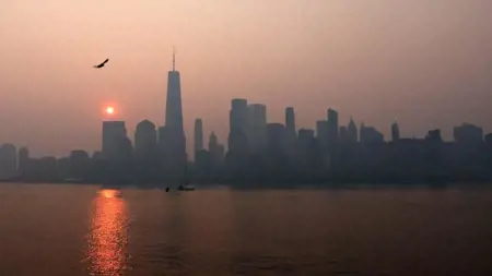 توزيع الأقنعة في نيويورك 