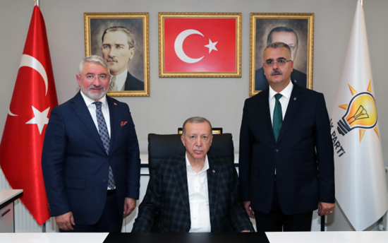 أردوغان يزور مقر حزب العدالة والتنمية في تشوروم التركية