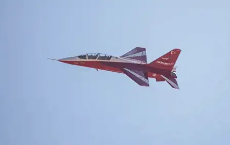 "أسرع من الصوت"..طائرة التدريب العسكرية التركية "Hürjet" تحلق في سماء مصر "أسرع من الصوت"..طائرة التدريب العسكرية التركية "Hürjet" تحلق في سماء مصر
