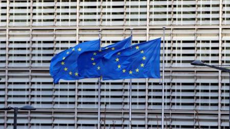 الاتحاد الأوروبي يزيل 3 دول من قائمة السفر الخاصة بفيروس كورونا