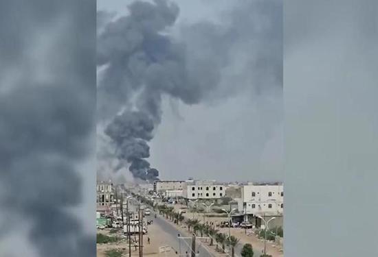 الحرب تحتدم في اليمن: هجمات مسيّرة حوثية وجبهة باب المندب تشتعل من جديد