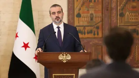 تعاونٌ في السياسة والدفاع والتجارة.. وزير الخارجية السوريّ يلتقي رئيس وزراء باكستان