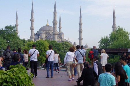 قطاع السياحة التركي يهدف إلى تحقيق 34.5 مليار دولار إيرادات العام القادم