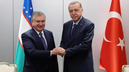 أردوغان يلتقي بنظيره الأوزبكي في المجر