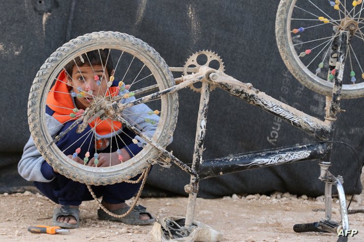 الوصف:  نصف سكان مخيم الزعتري هم من الأطفال