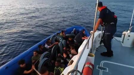 إنقاذ 14 مهاجرًا غير نظامي والقبض على 23 آخرين في موغلا التركية إنقاذ 14 مهاجرًا غير نظامي والقبض على 23 آخرين في موغلا التركية