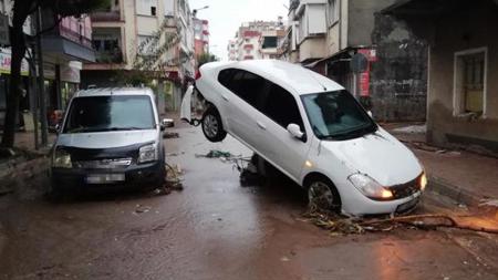 وزير الداخلية التركي يعلن عن الأضرار الناجمة عن فيضانات أنطاليا