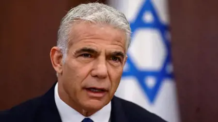 زعيم المعارضة في إسرائيل يعلن دعمه للحكومة بشأن وقف إطلاق النار في غزة وتبادل الأسرى