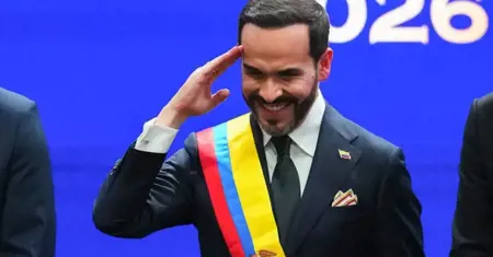 أبيلاردو دي لا إسبريّلا يؤدّي اليمين رئيساً لكولومبيا وسط رفض سلفه اليساريّ الاعتراف بفوزه