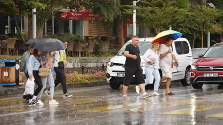 الأرصاد ووزير البيئة يحذران السكان.. موعد الأمطار في إسطنبول اليوم الأرصاد ووزير البيئة يحذران السكان.. موعد الأمطار في إسطنبول اليوم