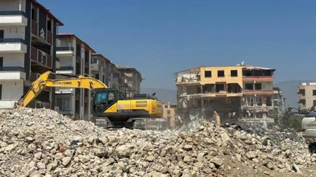 استمرار هدم المباني المتضررة بشدة من "زلزال 6 فبراير" في هاتاي