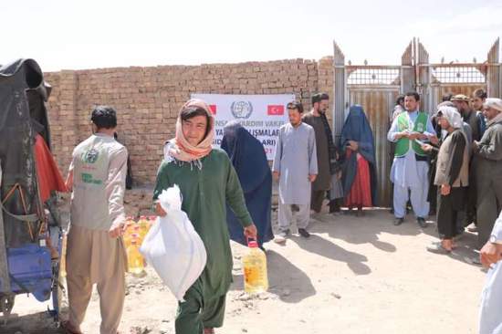 الإغاثة التركية توزع مساعدات غذائية على 50 عائلة في كابل