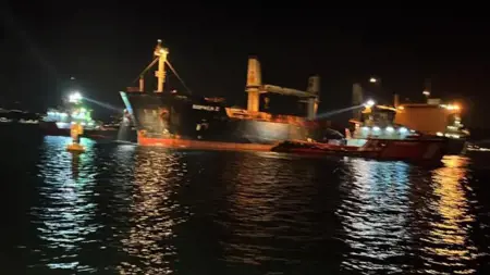 توقف حركة المرور في مضيق البوسفور بسبب تعطل إحدى السفن