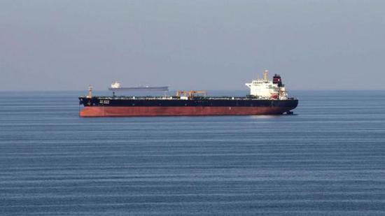 غرق سفينة تحمل 750 طنا من الوقود قبالة سواحل تونس
