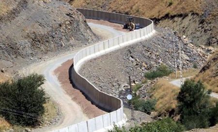 استمرار العمل في الجدار الاسمنتي على الحدود التركية الإيرانية