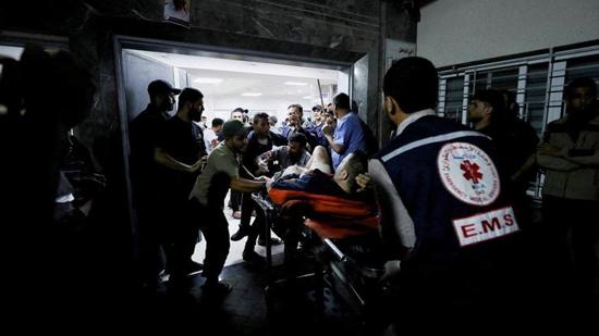 قوات الاحتلال تقتحم مستشفى الشفاء 