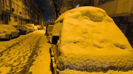 مع استمرار تساقط الثلوج ..برد قارس يسيطر على إسطنبول