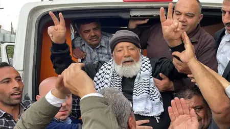  إسرائيل تفرج عن الأسير "فؤاد الشوبكي" أكبر أسير فلسطيني سنا