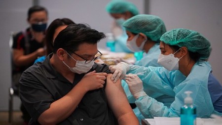 مع تصاعد القلق ..تايلاند تطالب بتلقي اللقاح ضد كورونا كشرط لدخول البلاد